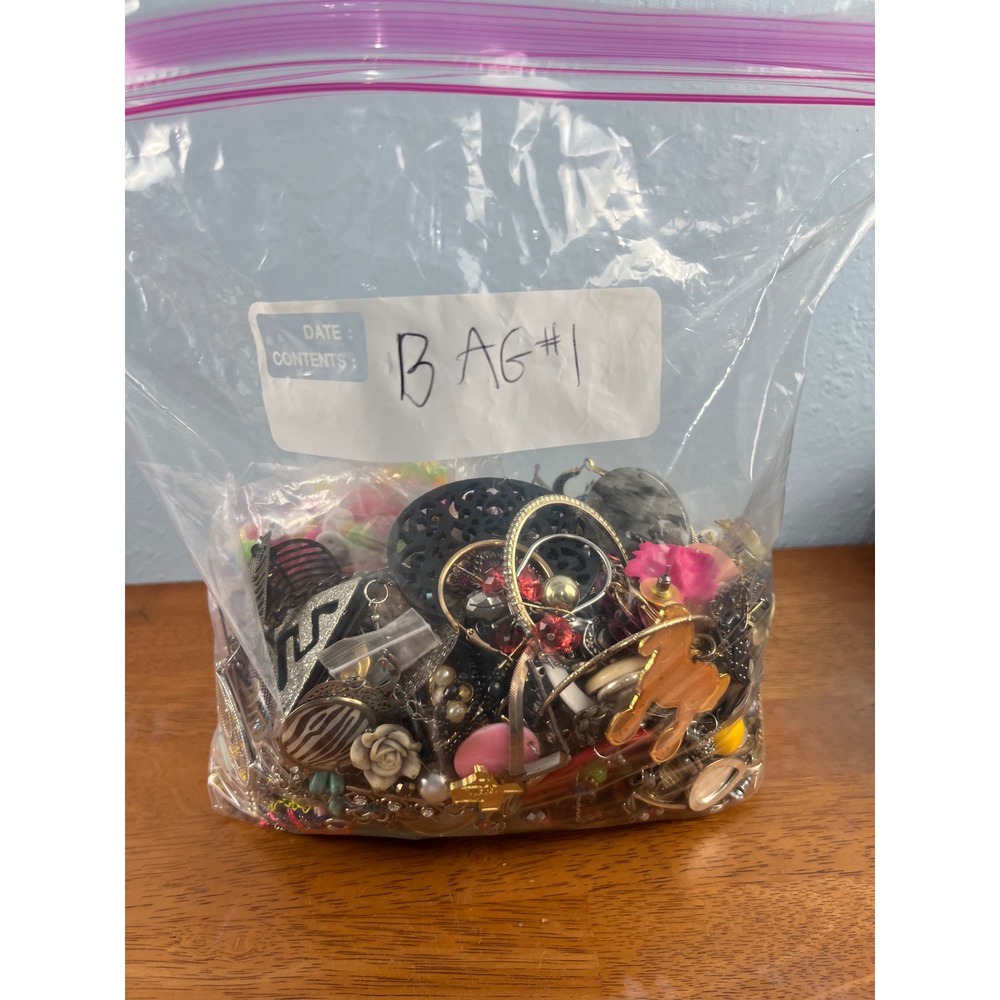4.2lb Bulk Costume Jewelry Lot Crafting Repair Wearable Vintage Modern - Picture 2 of 6